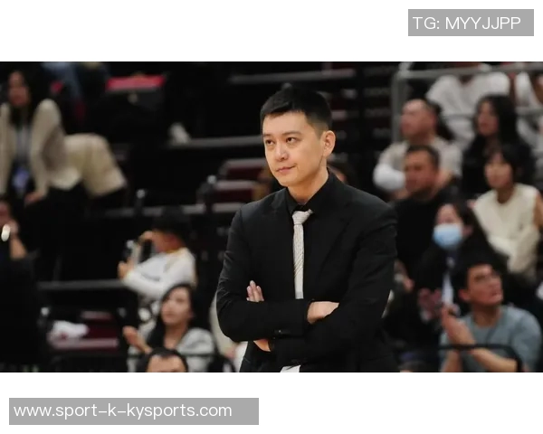 媒体人分析杨鸣连吃两次技术犯规裁判无误教练性格火爆影响球队表现